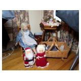 Lot: Porcelai dolls, teddy bears, Mr. & Mrs. Claus