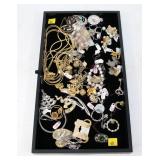 Lot, assorted costume jewelry
