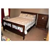 Cherry Finish queen sleigh bed