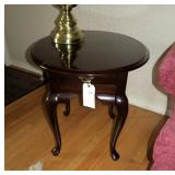 Cherry oval top 1 drawer end table,