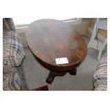 38.5" x 25.5" oval top oak  table