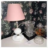 Lot, oil lamp, crystal vase, and table lamp
