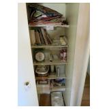Lot, assorted table linens, cookbooks,