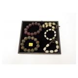 Lot, 5 bracelets: 2 beaded, light green and white