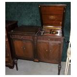 38" Mahogany Victor Victrola, Model VV-400
