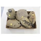 Lot, 4 canteens and 5 canteen cases