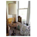 Lot, floor lamp, barometer, 2 maple TV trays,