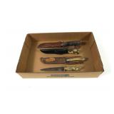 Lot, four knives, three with sheaths
