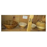 Lot, Mixing bowls and tureen, 4 pieces
