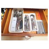 Lot, 3 drawers of assorted flatware and kitchen