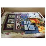 Lot, assorted quits and quit hangings,