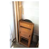 Lot, 6 folding chairs and quilt rack