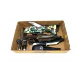 Lot, assorted knives with sheaths includes