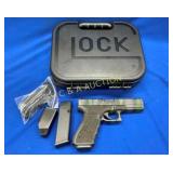 (764EP) GLOCK 17 GEN4 9MM FACTORY GRIPS