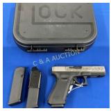 (622EP) GLOCK 17 G4 9MM HEAVILY ENGRAVED NIB