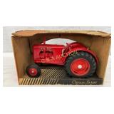 1/16 Scale Model Classic Series Co-Op Tractor in O