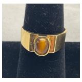 18k Gold Ring with Oval Cabochon Stone