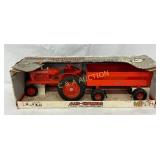 Allis-Chalmers 1/16 Scale Tractor and Wagon Set in