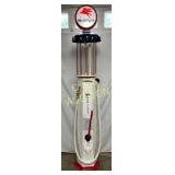 1925 Wayne Model 711 10-Gallon Mobilgas Gas Pump