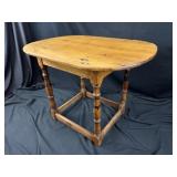 18thC. New England Maple Tavern Table w/ Oval Top