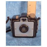 VINTAGE KODAK BROWNIE HOLIDAY CAMERA
