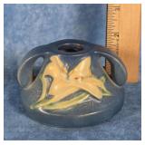 ROSEVILLE POTTERY ZEPHYR LILY CANDLE HOLDER