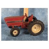 VTG. ERTL INTERNATIONAL HARVEST DIE-CAST TRACTOR