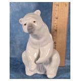 LLADRO PORCELAIN RESTING POLAR BEAR FIGURINE