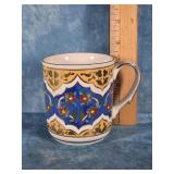 HAND-DECORATED KUTAHYA PORSELEN MUG NO. 3880