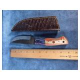 HAND-FORGED DAMASCUS STEEL FIXED-BLADE KNIFE