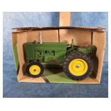 ERTL 1935 JOHN DEERE MODEL M DIE-CAST TRACTOR