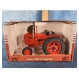 CASE DC-4 DIE-CAST WIDE FRONT TRACTOR 1/16 SCALE