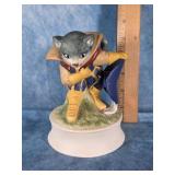 1982 PUSS IN BOOTS PORCELAIN MUSIC BOX BY MANN