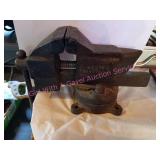 Master Craftsman Bench Vise with Anvil