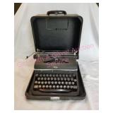 Antique Royal Quiet Dlx Typewriter with lock in Ca