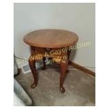 Broyhill Oak End Table w/Drawer