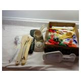 Variety of Kitchen Plasticware, Chip Clips etc