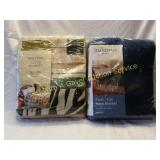 2 Twin/Full Blankets