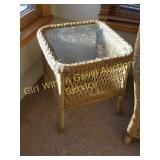 Rattan Outdoor/Patio End Table w/Glass Top