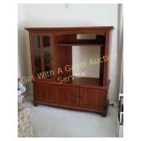 Tv/Entertainment Center