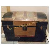 ANTIQUE STEAMER TRUNK