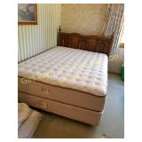 QUEEN BED WITH PILLOWS & BEDDING