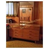 MID CENTURY MODERN 6 DRAWER DRESSER/MIRROR