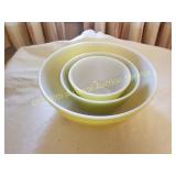 VINTAGE 3 PIECE PYREX BOWLS