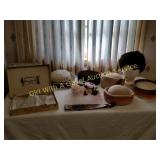 VARIETY OF LADIES VINTAGE HATS & HAT BOX