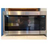LG Microwave, 24"w