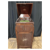 Victor Upright Victrola, 20"x23