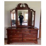 Dresser with Tri-Fold Mirror, 7 Drawers