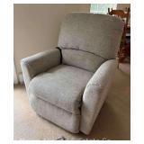 Powered Lift Chair/Recliner, Very Nice Condition