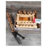 Vintage Clay Pigeon Thrower & Gun & Knife Displays